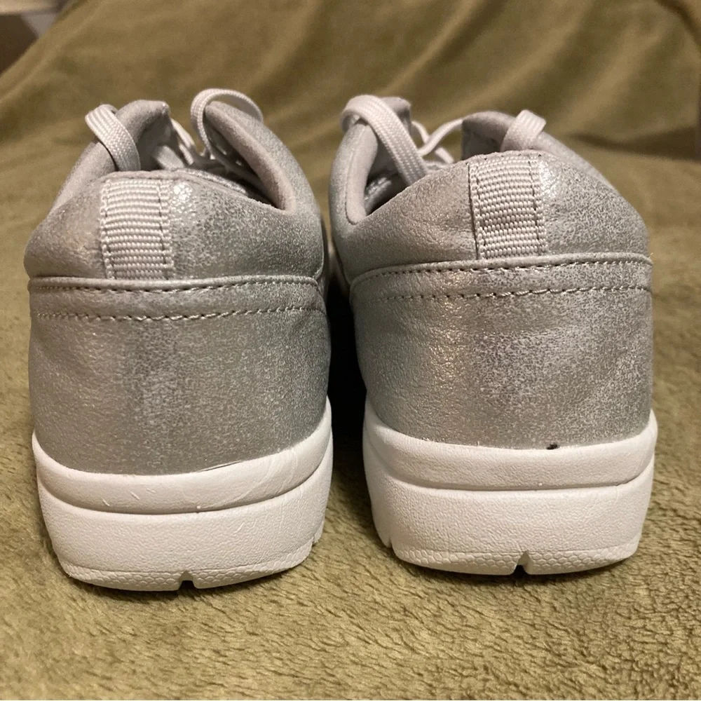 NIB Easy Spirit Gogo Sneaker Size 9M